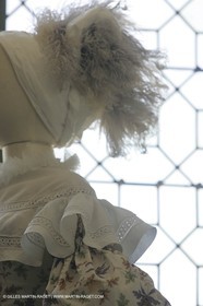 Mai 2004 - La Tour d'Aigues (FRA, 84) Costumes anciens pour l'exposition Femmes du Midi