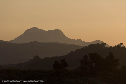 22 02 2008 - Mouriès (FRA, 13) - Alpilles hills landscapes