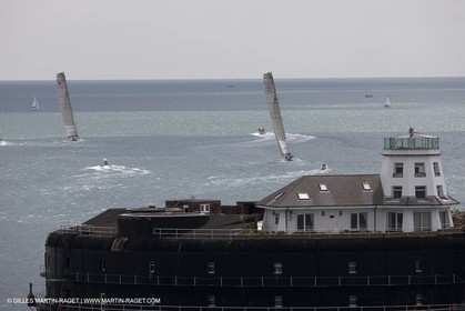05 08 2010 - Cowes (UK, IOW) - The 1851 Cup -  BMW ORACLE Racing - Round The Island Race - Rounding  No Man's Land fort