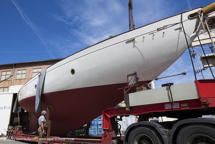 09 04 2013 - La Ciotat (FRA,13) - Chantier Les Charpentiers Réunis Méditerrannée - Mise à l'eau du ketch marconi de 23 m Adria après 9 mois de restauration