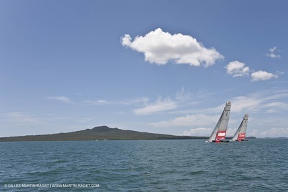 23 01 2009 - Auckland (NZL) - Louis Vuitton Pacific Series - BMW ORACLE Racing - Tuning up onboard Emirates Team New Zealand yacht