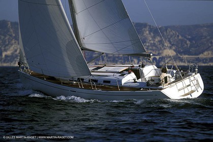 Crusing monohull sailing