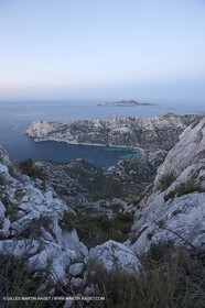 04 04 2009 - Marseille (FRA, 13) - Les Calanques - Calanque de Sormiou vue depuis le Baou Rond