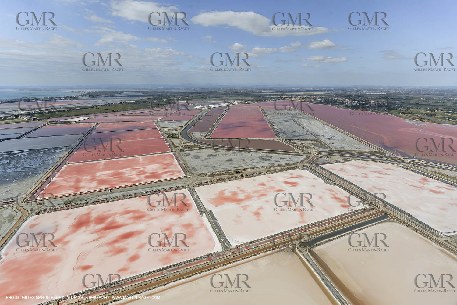 Marais salants à Aigues Mortes