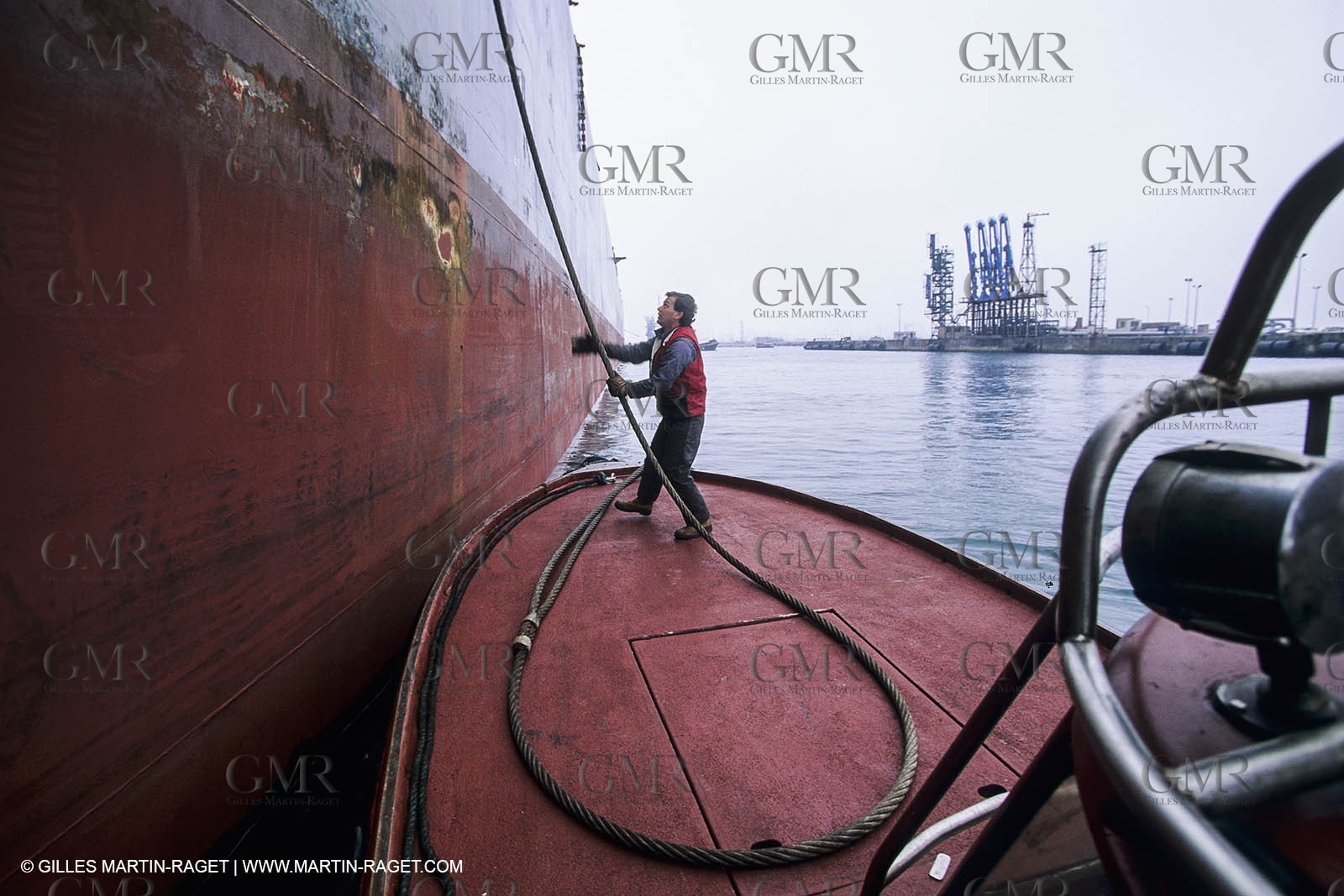 Monde maritime, opérations porturaires, ports, manoeuvres, marine world, harbour operations, maritime shipping,