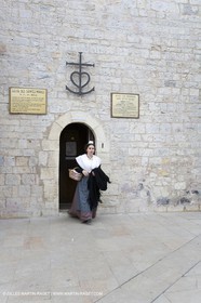 24 02 2007 - Saintes Maries of the Sea (FRA, 13) - Queen of Arles and her assistants in Camargue