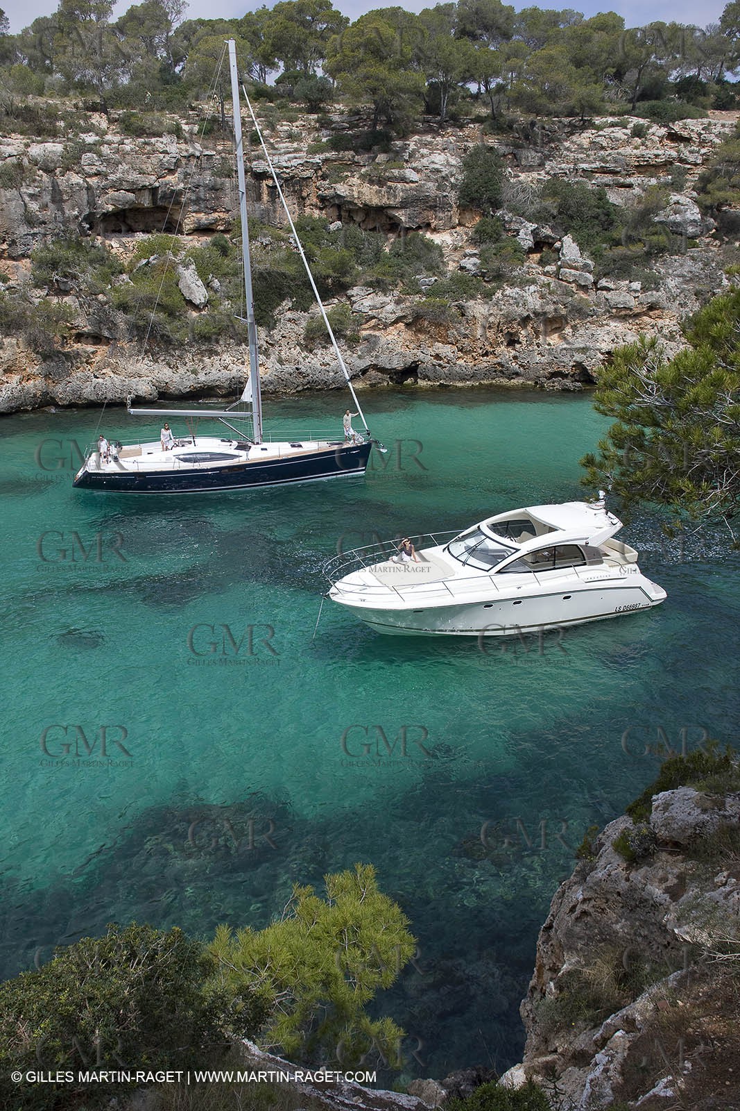 Cruising monohull mooring