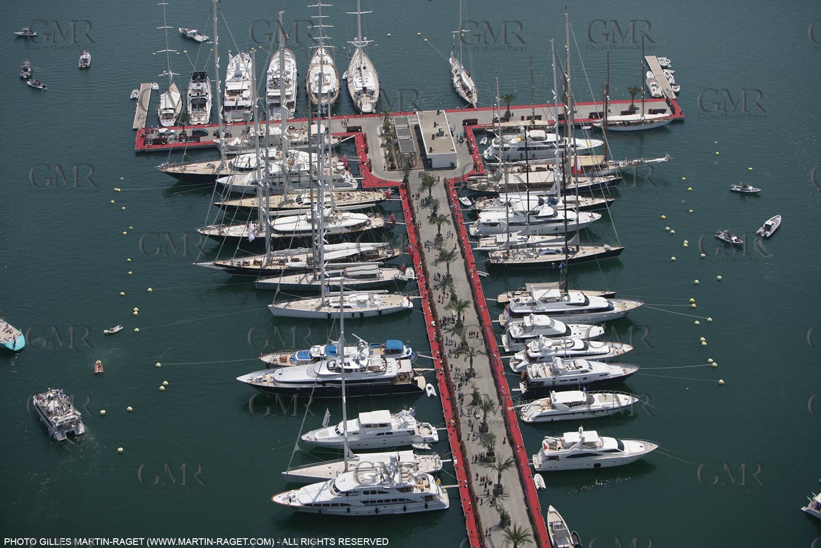 2' 06 2007-Valencia (Spain)- 32nd America's Cup - Final Match - Day 2