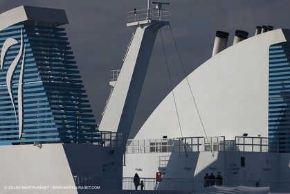 14 01 2012 - Marseille (FRA,13) - Compagnie La Méridionale - le Piana devant Marseille et les Calanques