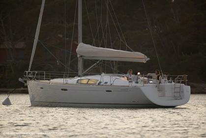 Monocoque de croisiere au mouillage