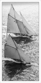 Produit : Tirage photo réalisé par nos soins sur imprimante jet d'encre professionnelle Epson à partir de 8 encres ultrachrome inaltérables (label Digigraphie).Formats au choix : .. 50 x 100 cm. 100 x 200 cmChoix des papiers :. Papier standard brillant 250 gr., filet noir, marge blanche, tirage non signé. Papier haut de gamme satiné 290 gr. filet noir, marge blanche, tirage vérifié et signé par l'auteur.. Tirages d'art (Digigraphies) signées, numérotées, tamponnées, enregistrées sur demande. Autres supports (canvas, acrylique, dibond) sur demandeConditionnement : tube cylindrique renforcé.Options pour l'expédition :. Colissimo + dépôt boîte aux lettres (France uniquement). Colissimo avec signature à réception. Transporteur express (2 jours ouvrés) avec signature à réceptionCliquez sur caddie pour sélectionner votre formule et démarrer la procédure de commande en ligne