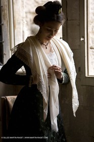 04 03 2007 - Arles - Queen of Arles and her assistants - winter costume trials