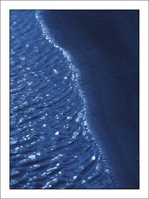 Produit : Tirage photo réalisé par nos soins sur imprimante jet d'encre professionnelle Epson à partir de 8 encres ultrachrome inaltérables (label Digigraphie).Formats au choix : . 30x40 cm. 50x70 cm. 80x120 cm.Choix des papiers :. Papier standard brillant 250 gr., filet noir, marge blanche, tirage non signé. Papier haut de gamme satiné 290 gr. filet noir, marge blanche, tirage vérifié et signé par l'auteur.. Autres supports (canvas, acrylique, dibond) sur demandeConditionnement : tube cylindrique renforcé.Options pour l'expédition : . colissimo + dépôt boîte aux lettres (France uniquement). Colissimo avec signature à réception. Transporteur express (2 jours ouvrés) avec signature à réceptionCliquez sur caddie pour sélectionner votre formule et démarrer la procédure de commande en ligne