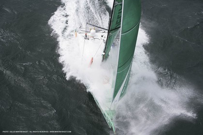 21 06 2007 - Belle Ile en mer (South Britanny, France) - Monocoques IMOCA - Delta Dore (Jeremie Beyou) à l'entraînement