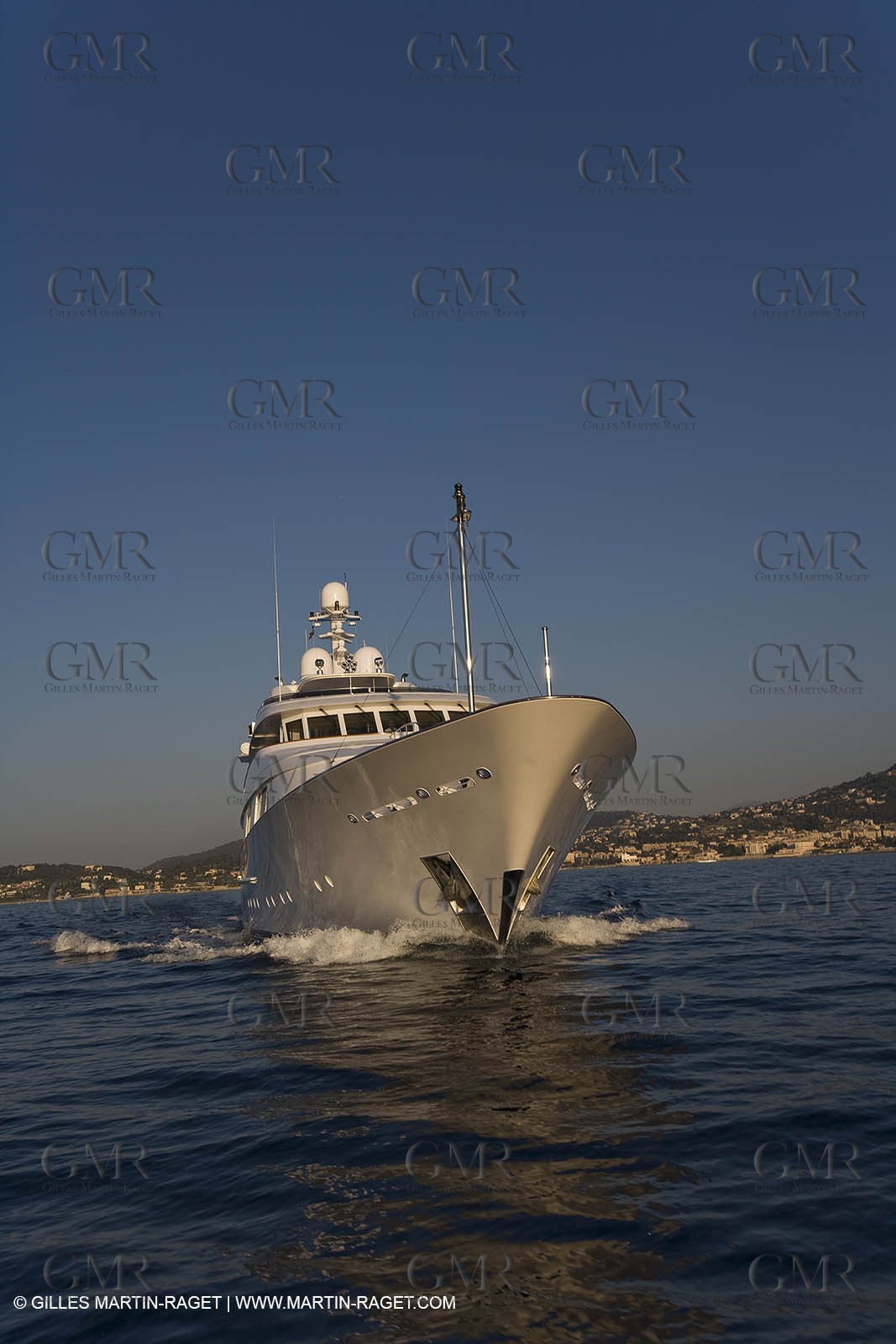 28 07 2007 - St Jean Cap Ferrat - SuperYachts - Motor Yachts - Hampshire