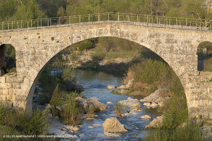 21 04 2018, Bonnieux (FRA,84), Pont Julien et environs