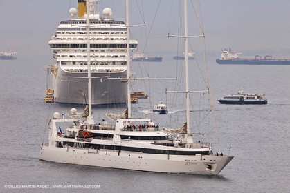 23 10 2010 - Marseille (FRA,13) - Le Ponant - Arrivée à Marseille et entrée dans le Vieux Port