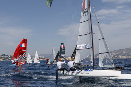15 04 2024, Marseille (FRA), présentation des sélectionnés olympiques français en voile pour les Jeux Olympiques de Paris 2024.  Alex Mazella (Kite hommes - Formula Kite); Laurianne Nolot (Kite femmes - Formula Kite); Nicolas Goyard (Planche à voile hommes - iQFoil); Hélène Noesmoen (Planche à voile femmes- iQFoil); Camille Lecointre-Jeremie Mion (dériveur double mixte - 470); Louise Cervera (Dériveur femmes - ILCA 6); Jean-Baptiste Bernaz (Dériveur hommes - ILCA 7); Tim Mourniac - Lou Berthomieu (Multicoque mixte - Nacra 17); Clément Péquin - Erwan Fischer (Skiff hommes - 49er); Sarah Steyaert-Charline Picon (Skiff femmes - 49er FX).