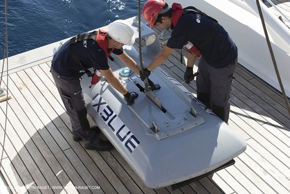11 09 2014 - la Ciotat (FRA,13) - onboar Al Azzizi, oceanographic research ship buit by H2X boat yard, measure devices manipuation