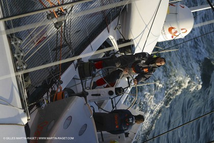 Orange II - Trophée Jules Verne 2004 - Ouessant - 1er passage de ligne