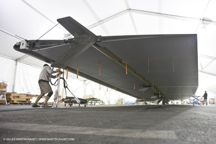 10 11 2009 - San Diego (USA, CA) - 33rd America's Cup - BMW ORACLE Racing - Wing Testing - Day 1