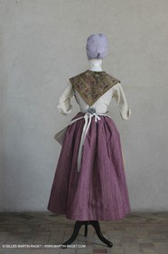 May 2004 - La Tour d'Aigues (FRA, 84) - Old costumes for women of the South exhibition