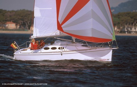Crusing monohull sailing