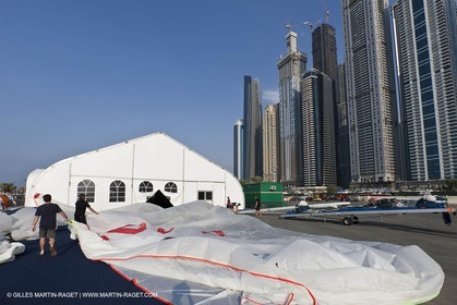 14 11 2010 - Dubai (UAE) - Dubai Louis Vuitton Trophy -  BMW ORACLE Racing - Training - Onboard Vs All 4 one