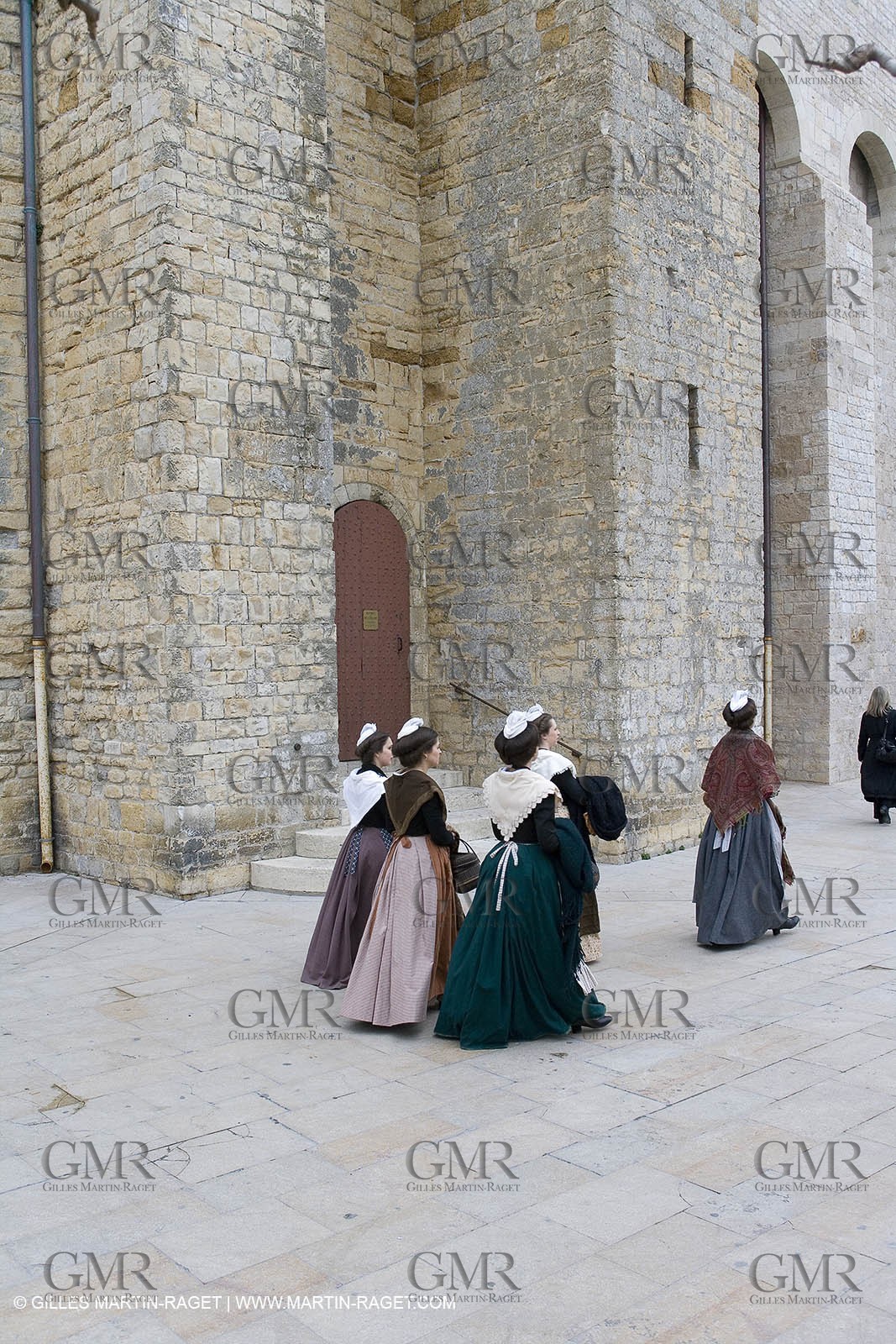 24 02 2007 - Saintes Maries of the Sea (FRA, 13) - Queen of Arles and her assistants in Camargue