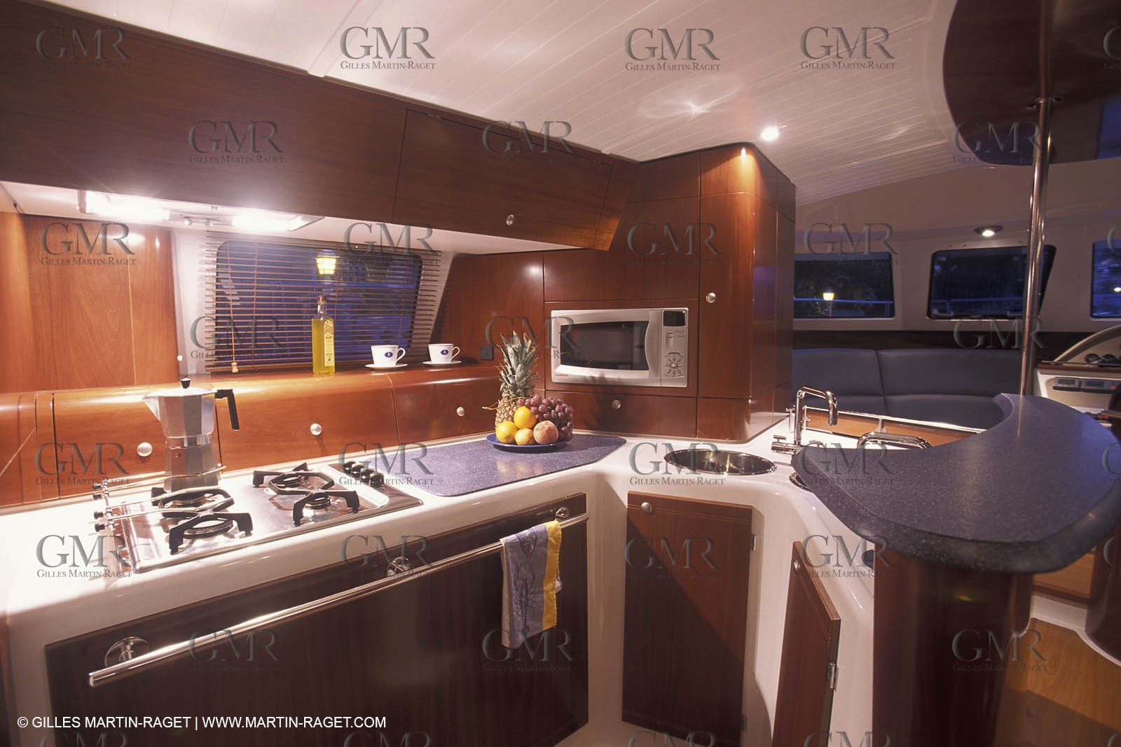 MotorYacht - Inside - Decks
