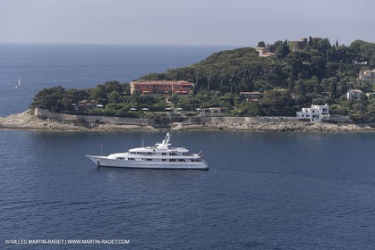 28 07 2007 - St Jean Cap Ferrat - SuperYachts - Motor Yachts - Hampshire