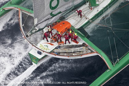 14 05 09 - Marseille - Record de la Méditerranée - Groupama 3 - Franck Cammas - G class - Départ de Marseille pour Carthage