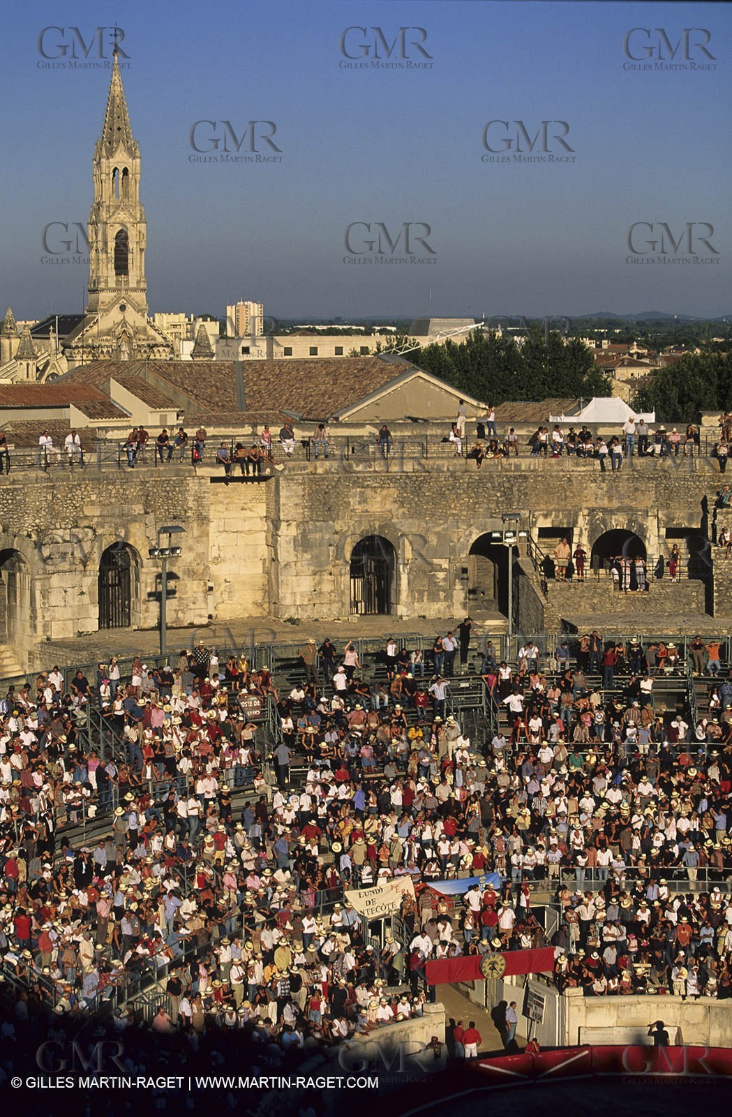 Nîmes - Feria - Public in the arenas