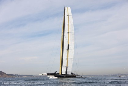 11 11 2009 - San Diego (USA, CA) - 33rd America's Cup - BMW ORACLE Racing - Wing Trials, Day 2