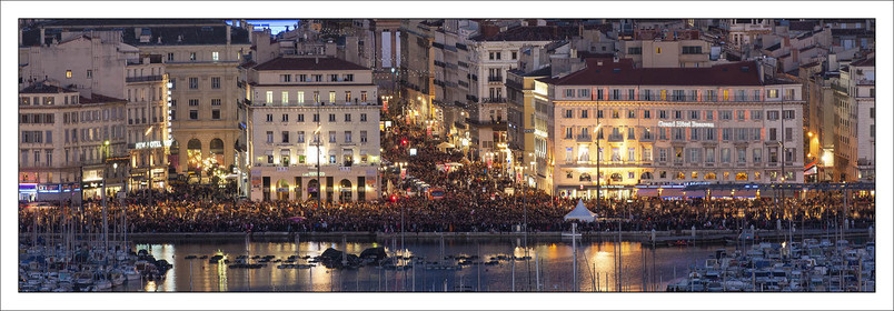 Produit : Tirage photo réalisé par nos soins sur imprimante jet d'encre professionnelle Epson à partir de 8 encres ultrachrome inaltérables (label Digigraphie).Formats au choix :. 20 x 60 cm. 33 x 95 cm- 52 x 150 cmChoix des papiers :. Papier standard brillant 250 gr., filet noir, marge blanche, tirage non signé. Papier haut de gamme satiné 290 gr. filet noir, marge blanche, tirage vérifié et signé par l'auteur.. Autres supports (canvas, acrylique, dibond) sur demandeConditionnement : tube cylindrique renforcé.Options pour l'expédition : . colissimo + dépôt boîte aux lettres (France uniquement). Colissimo avec signature à réception. Transporteur express (2 jours ouvrés) avec signature à réceptionCliquez sur caddie pour sélectionner votre formule et démarrer la procédure de commande en ligne