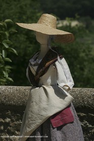 May 2004 - La Tour d'Aigues (FRA, 84) - Old costumes for women of the South exhibition