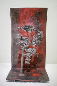 02 05 2023, Paris (FRA), oeuvre de Germaine Richier, Exposition Centre Pompidou 2023, L'Echelle, oeuvre en collaboration avec Zao Wou-Ki 1956, Plomb et huile sur plomb, Pièce unique, 82 x 46 ,5 x 31,5 cm, Collection particulière