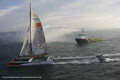 Orange II - 2005 Jules Verne Trophy finish in Brest - At sea