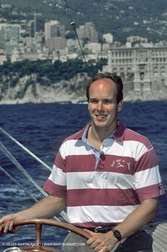 Mai 1996 - Cannes (FRA, 06) Albert de Monaco à la barre d'un 12 m JI