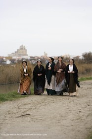 24 02 2007 - Saintes Maries of the Sea (FRA, 13) - Queen of Arles and her assistants in Camargue