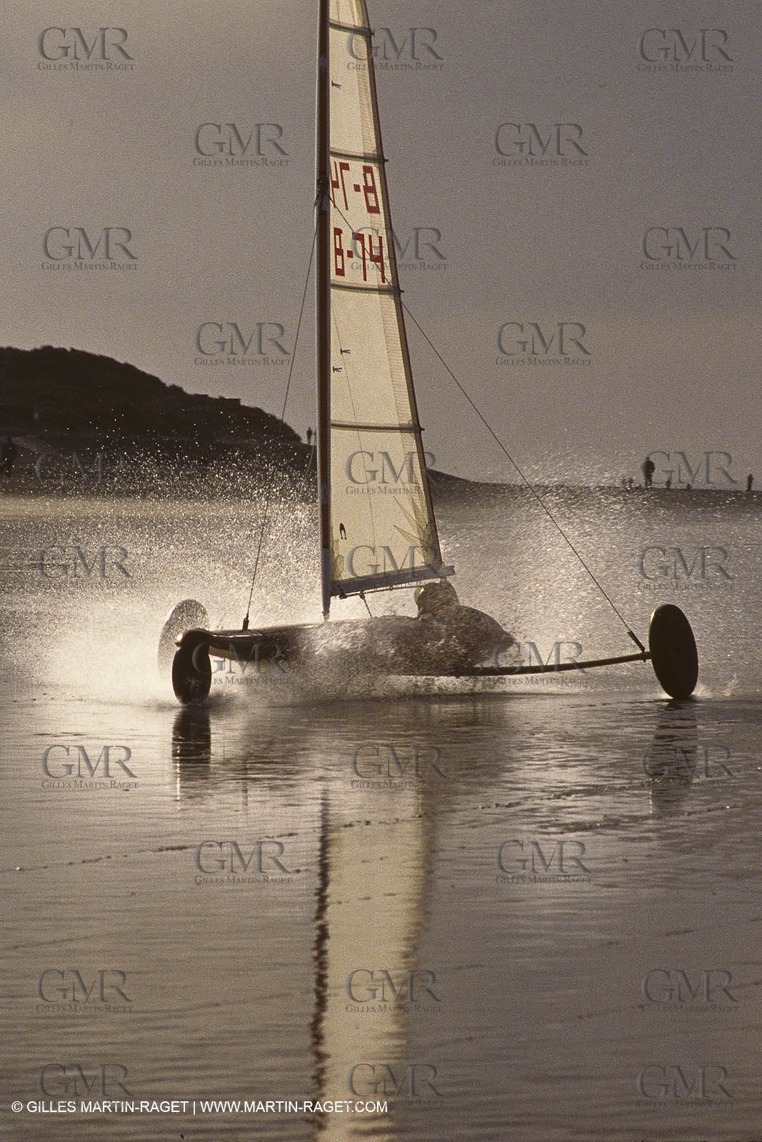 Watersports, Land sailing