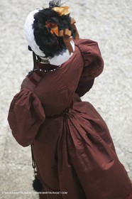 Mai 2004 - La Tour d'Aigues (FRA, 84) Costumes anciens pour l'exposition Femmes du Midi
