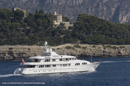28 07 2007 - St Jean Cap Ferrat - SuperYachts - Motor Yachts - Hampshire