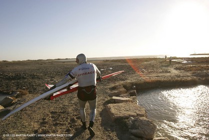 13 11 2004 - Les Saintes Maries de la mer (France) - Irish sailboarder Finian Maynard beat the overall sailing speed record with a run at 46,82 knts.