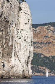 06 05 2009 - Marseille (FRA, 13) - Les Calanques - Au pied des falaises de Castelviel