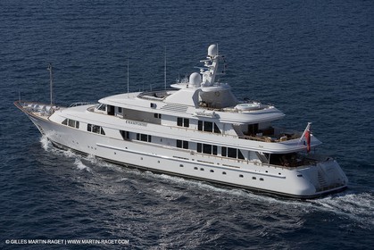 28 07 2007 - St Jean Cap Ferrat - SuperYachts - Motor Yachts - Hampshire
