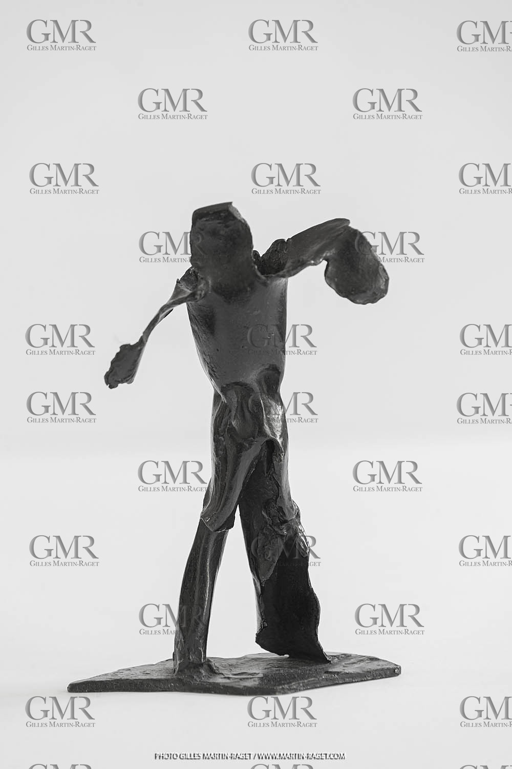 03 08 2020, St Rémy de Provence (FRA,13), Oeuvre de Germaine Richier, Guerrier n° 8 1956, Bronze patiné foncé, Epreuve d'exposition, Fondeur : Susse, Paris, 21 x 15 x 10, 5 cm, Collection particulière