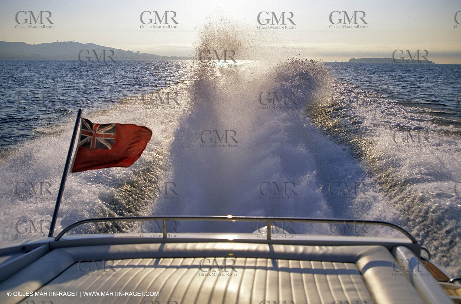 MotorYacht - Inside - Decks