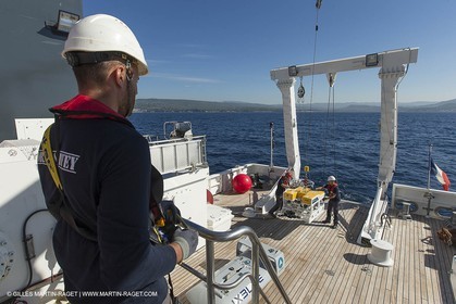 11 09 2014 - la Ciotat (FRA,13) - onboar Al Azzizi, oceanographic research ship buit by H2X boat yard, measure devices manipuation