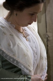 04 03 2007 - Arles - Queen of Arles and her assistants - winter costume trials